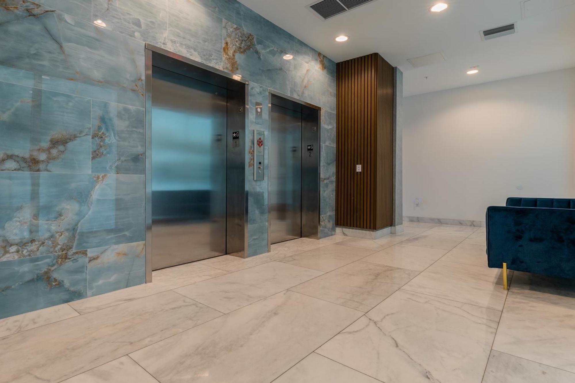 Miami Wood New 2024 - Private Terrace - Free Garage - 5 Min * Hollywood